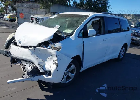 2015 Toyota Sienna Le 8 Passenger from USA, damaged, VIN 5TDKK3DC2FS612330